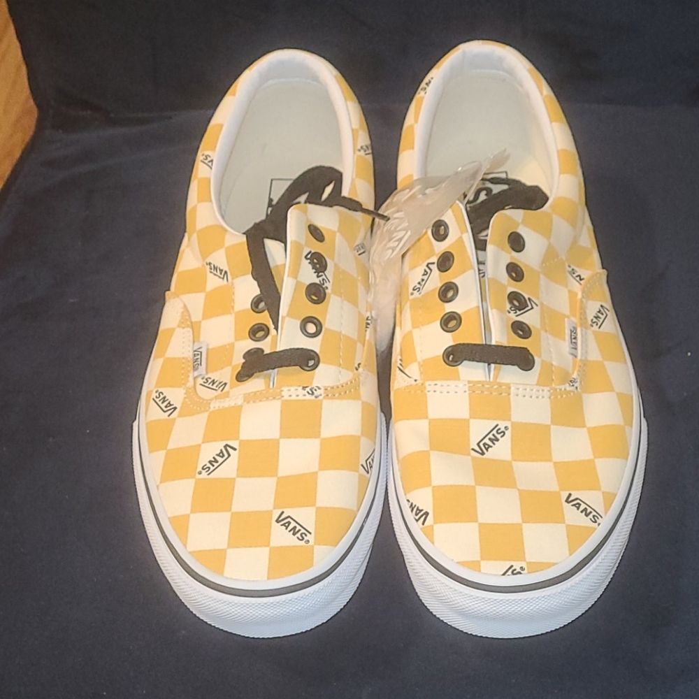 New Vans "Era" logo checks Size 7 they didn’t fit never worn